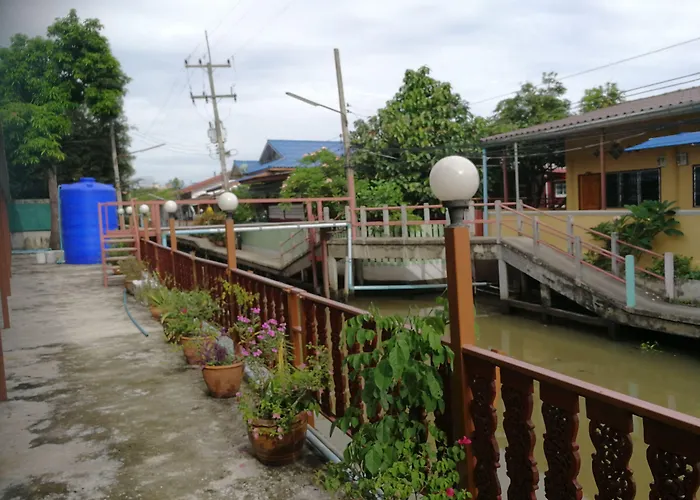 Puengluang โรงแรม ดำเนินสะดวก