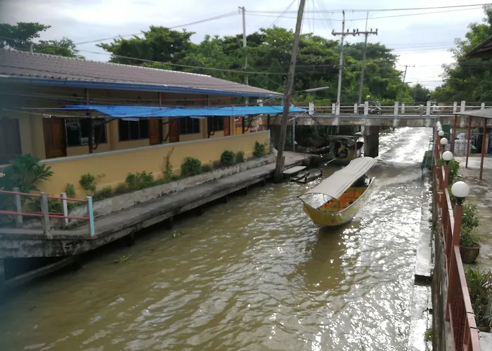 โรงแรม Puengluang