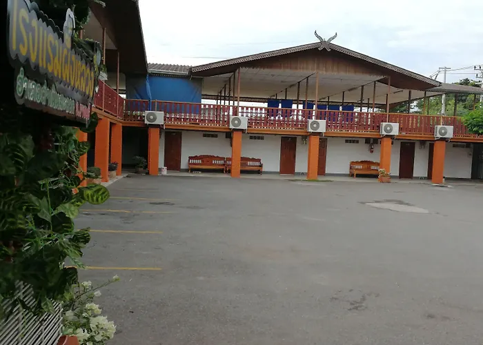โรงแรม Puengluang 2*