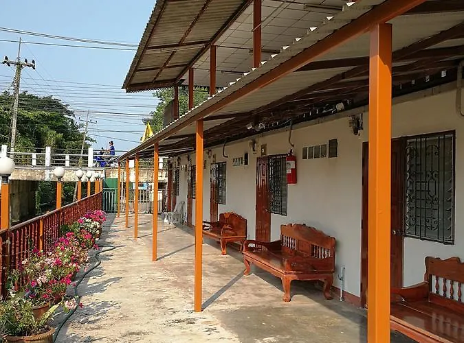 โรงแรม Puengluang 2*