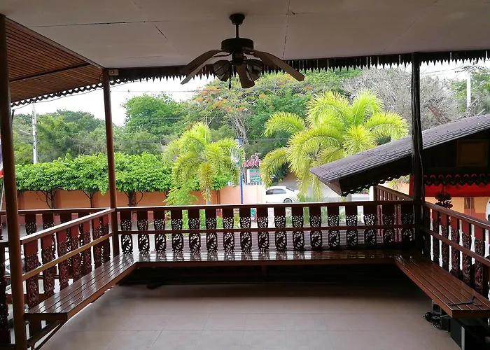 โรงแรม Puengluang 2*