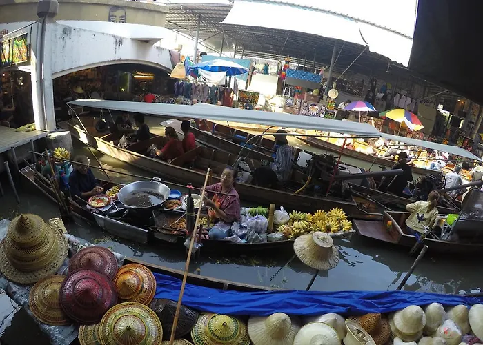 Puengluang โรงแรม
