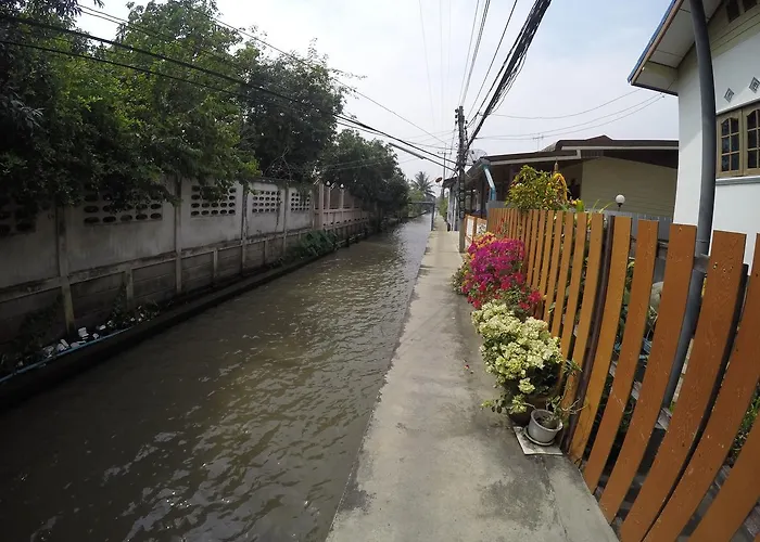 Puengluang โรงแรม