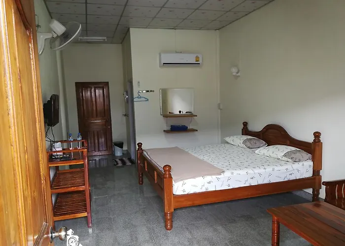โรงแรม Puengluang 2*